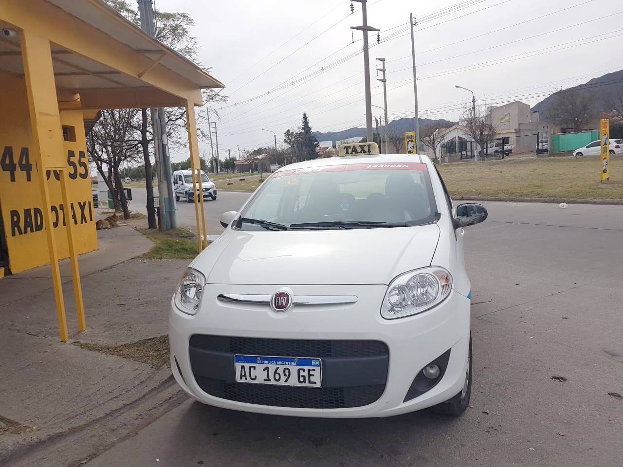 Taxi de Norte Remis listo para salir de viaje
